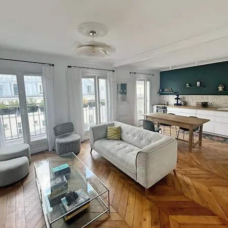 Sunny 2 Bedroom In Batignolles