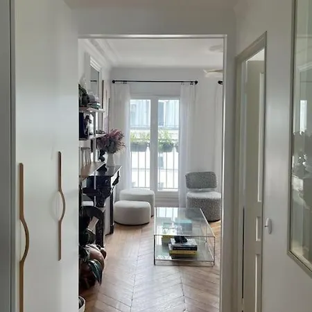 Sunny 2 Bedroom In Batignolles *