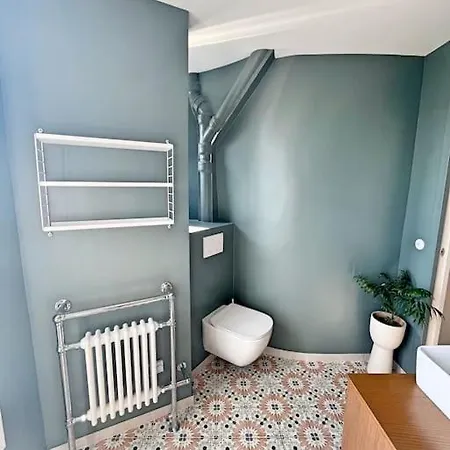 Sunny 2 Bedroom In Batignolles Apartment